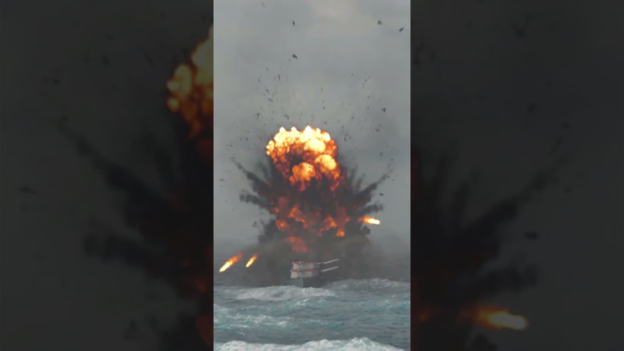 Сокрушительный залп Бисмарка по HMS Hood #ЧтоЕсли #МирКораблей #ЛестаИгры