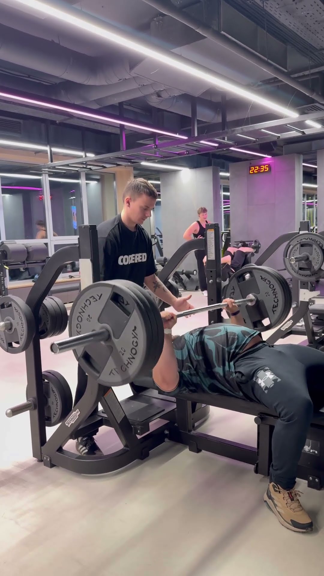 Превью: Жим лежа 140 кг на 11 раз #music #punk #marakasi #жимлёжа #качать #motivation #гайд #powerlifting