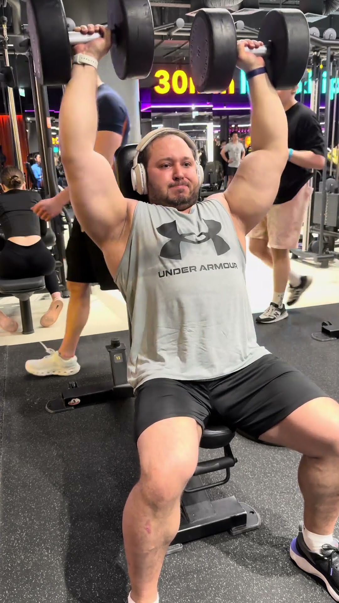 Превью: Жим гантелей 38 кг #gym #marakasi #гантели #зал #спорт #спортзал #вот #gymmotivation