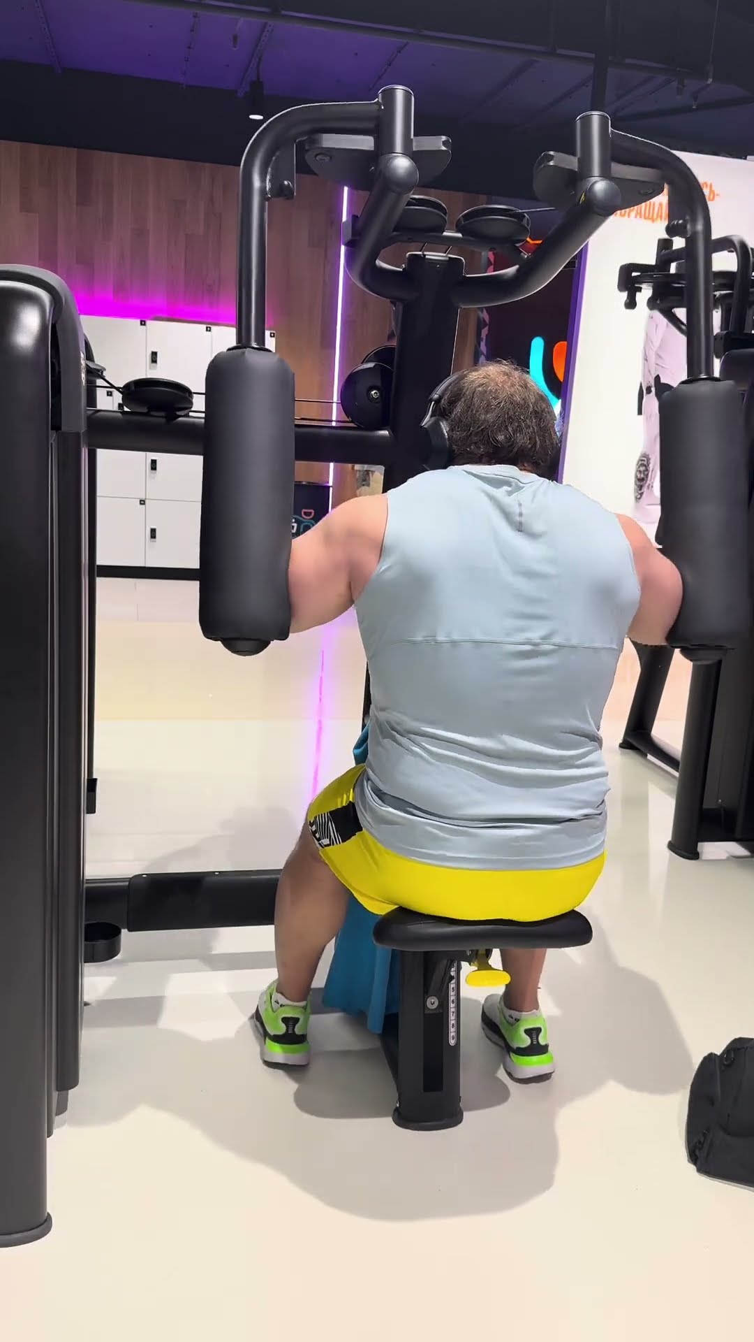 Превью: Прокачка задних дельт, интересный тренажер #marakasi #gym #gymshorts #gymlife #дельты #плечи