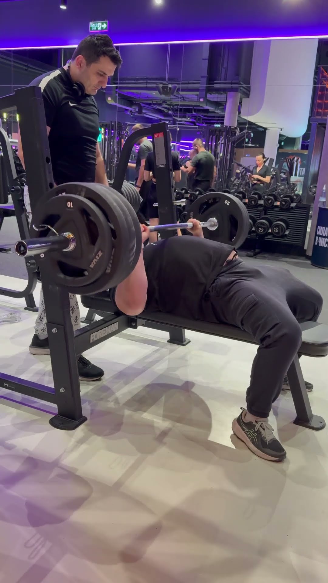 Превью: Жим лежа 160 кг на 7 раз #жимлёжа #спортзал #chest #marakasi #motivation